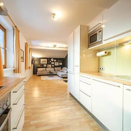 Elegant And Fully Equipped In