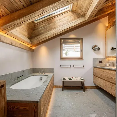 Elegant And Fully Equipped In