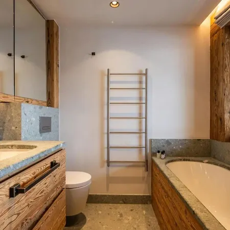 Elegant And Fully Equipped In